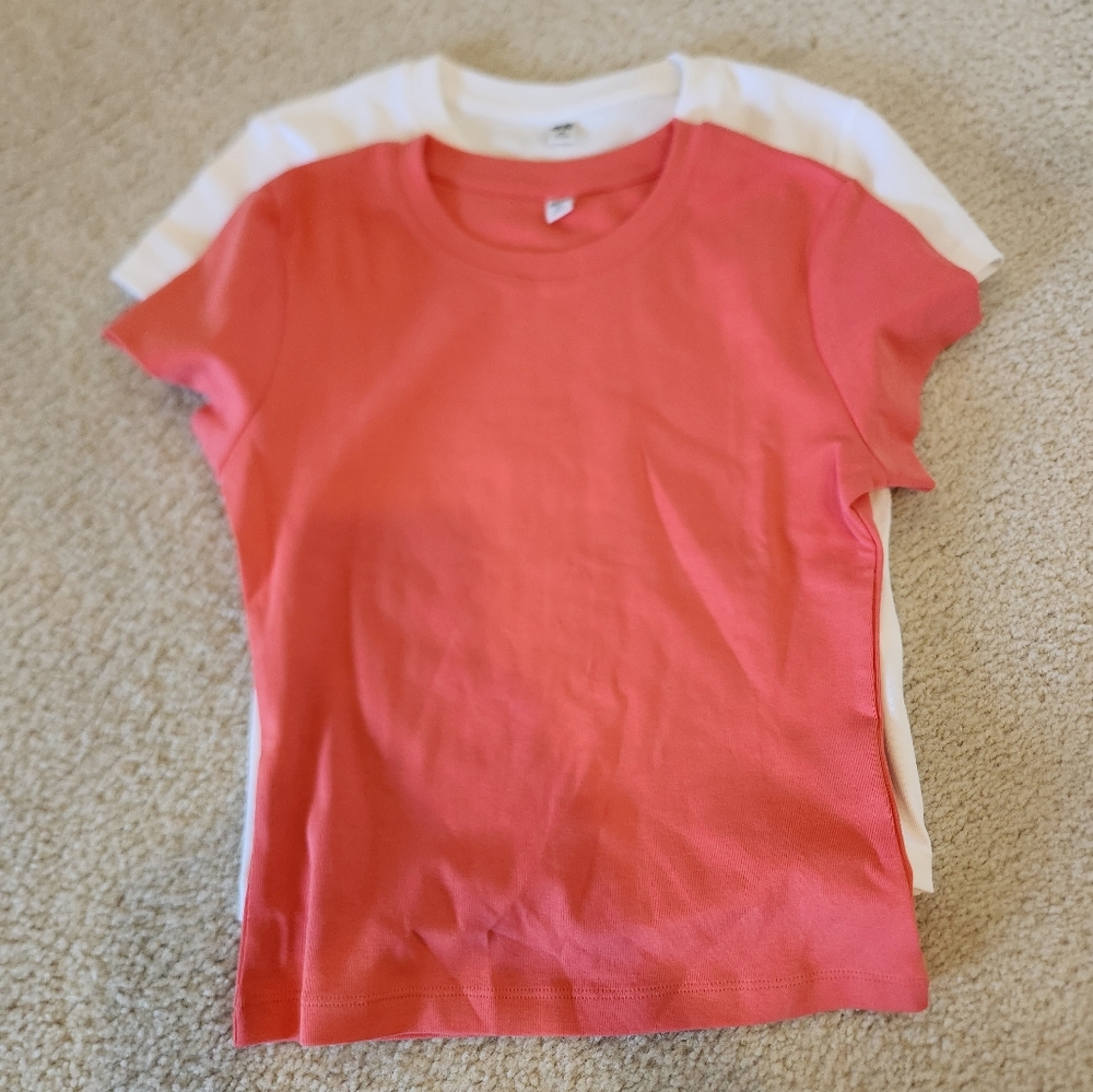 Uniqlo Red and Coral T-Shirt Set